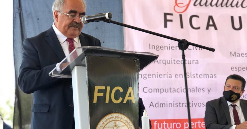 Graduación bajo protocolos sanitarios en unidades académicas de Gómez Palacio