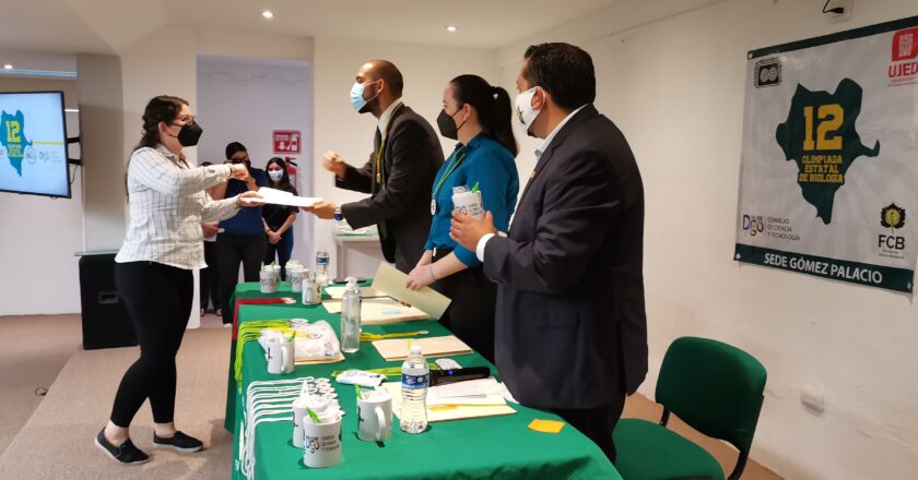 PREMIAN A GANADORES DE LA OLIMPIADA ESTATAL DE BIOLOGÍA